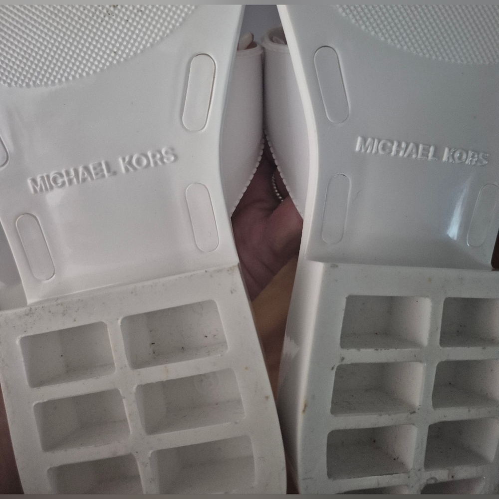 Michael Kors White Thong Sandal with Silver MK Logo - Picture 5 of 6